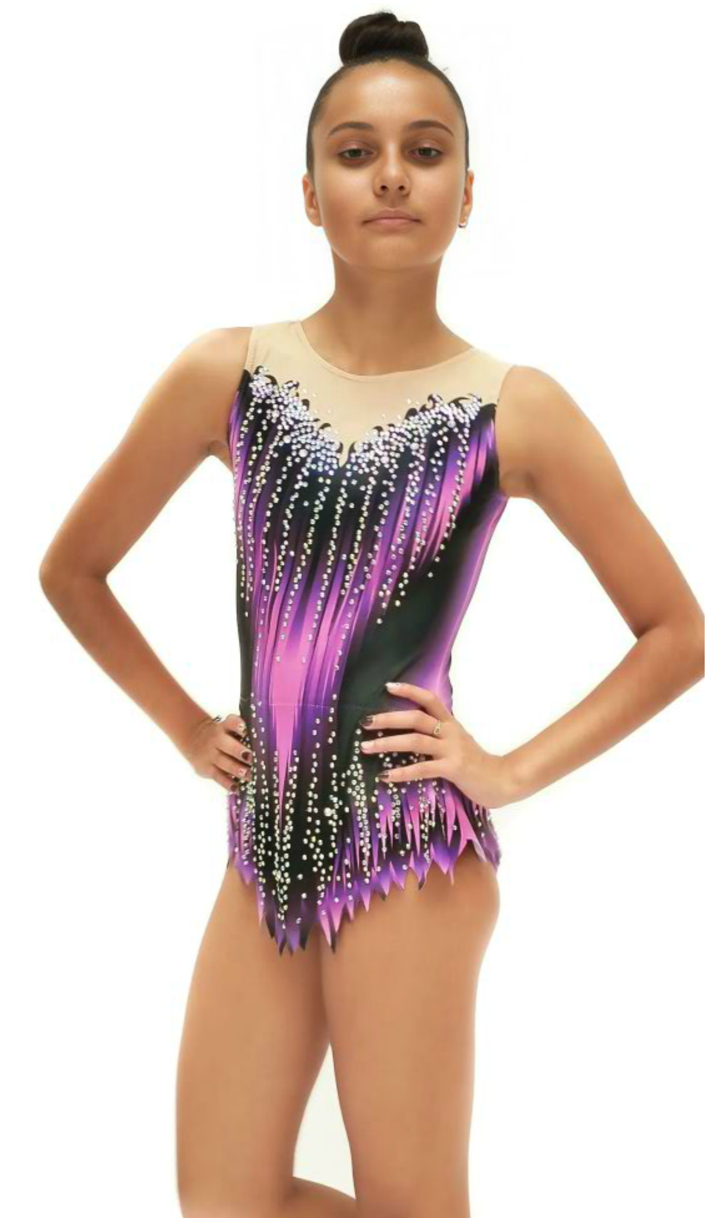 Maillot de gimnasia rítmica con diseño degradado en tonos morado y negro, decorado con pedrería brillante que aporta elegancia y dinamismo. Ideal para destacar en competiciones con estilo y movimiento.