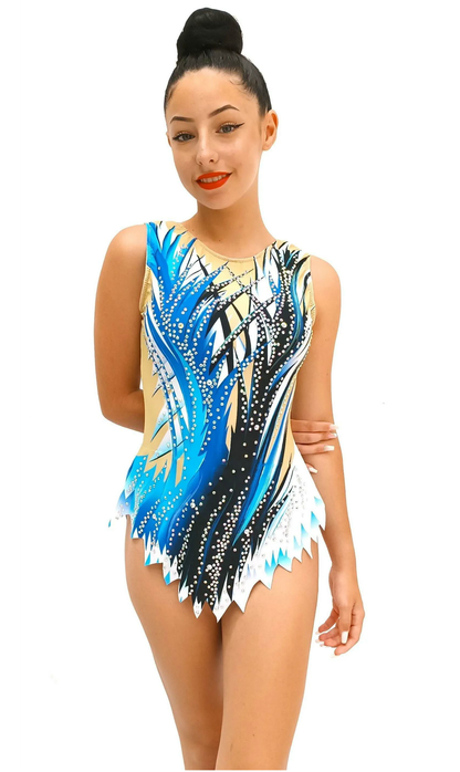 Maillot de gimnasia rítmica con un vibrante diseño en tonos azul, blanco y negro, adornado con pedrería brillante. Su tejido elástico y cómodo se adapta al cuerpo, ofreciendo libertad de movimiento y un acabado elegante ideal para competiciones.