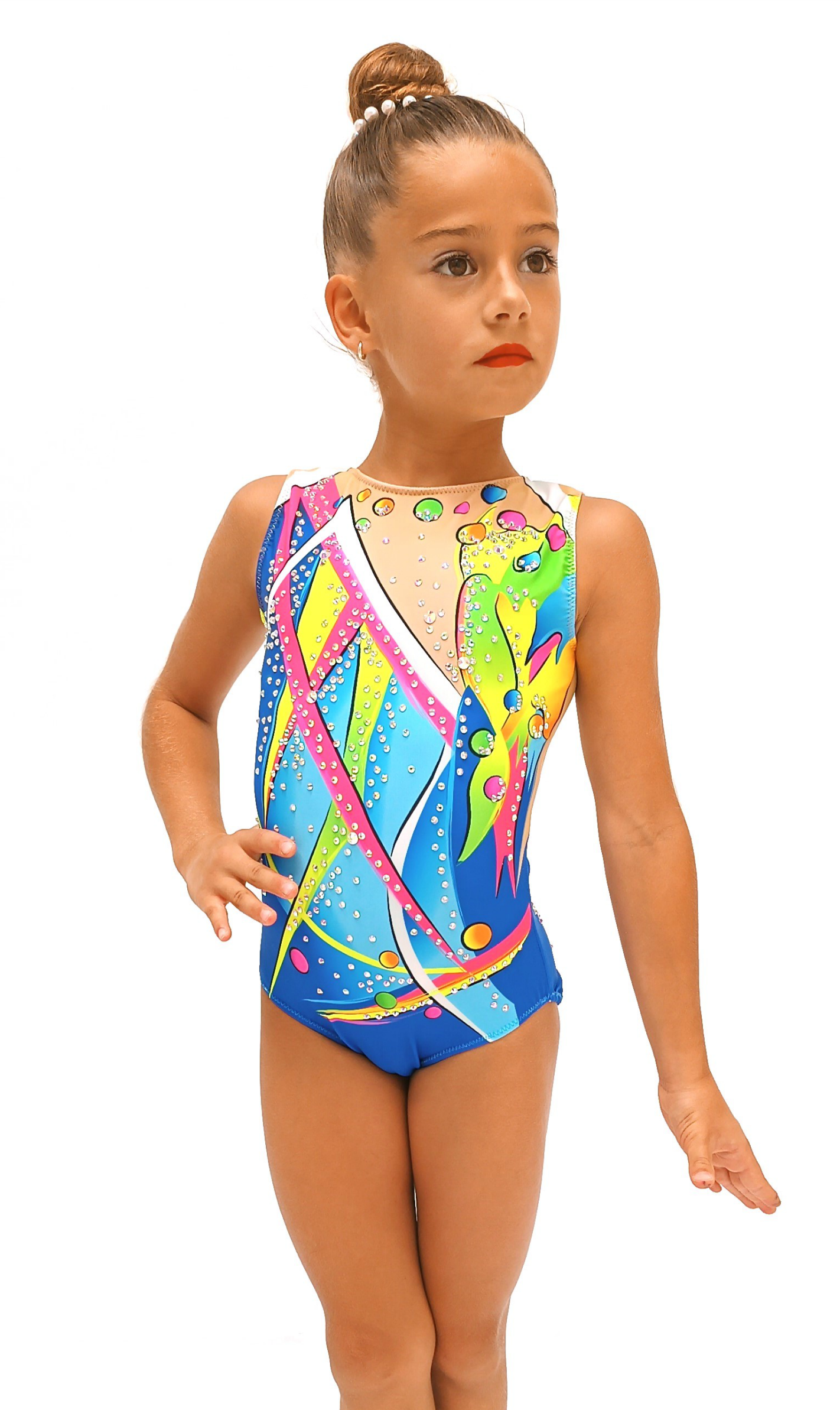 Maillot de gimnasia con diseño alegre y lleno de color en tonos neón, con pedrería brillante y tejido elástico que ofrece máxima comodidad y libertad de movimiento. Ideal para competiciones y entrenamientos.