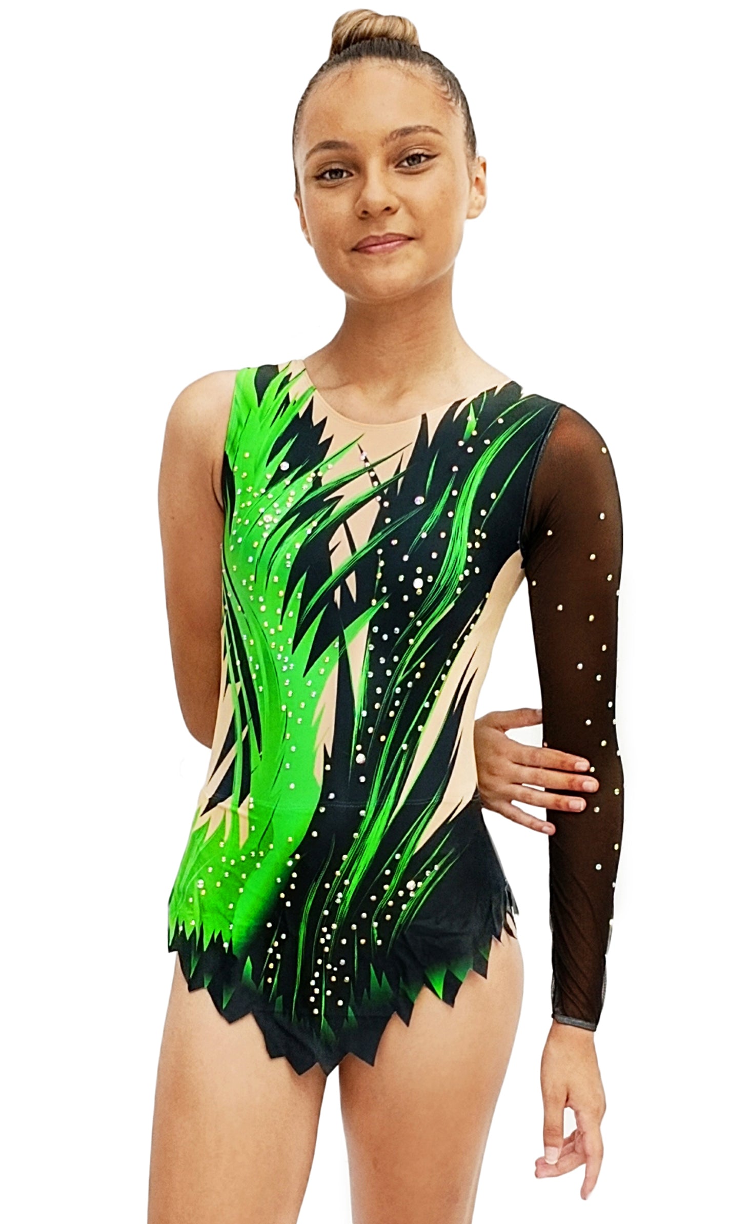 Maillot deportivo con diseño de naturaleza con realces en color verde, asimétrico, combinando colores oscuros junto a unos tonos nude que simulan ilusión.